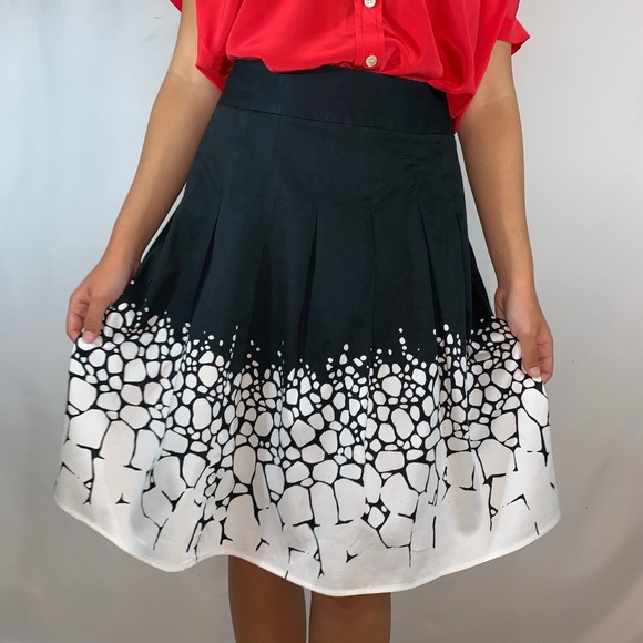 Kenneth Cole Reaction Dresses & Skirts - Kenneth Cole Reaction Black/White Skirt Vintage
